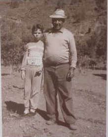 Salvadorito Hernández z wnukiem na swojej farmie Valsequillo (Gran Canaria) w 1989 roku.